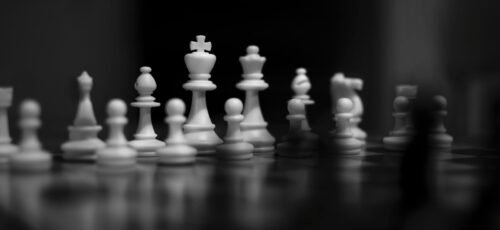 white and black chess pieces